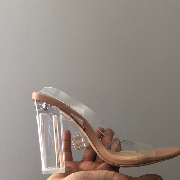 Woman’s Shoes - Picture 3 of 6